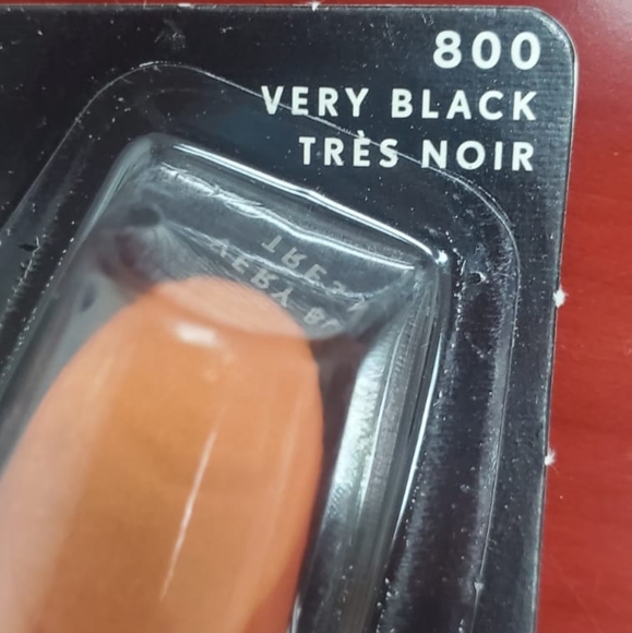 COVERGIRL LASH BLAST VOLUME MASCARA - Picture 2 of 3